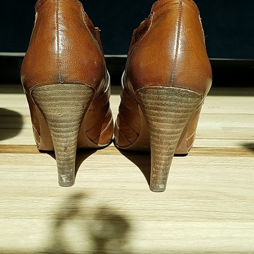 Leather ankle boots - Picture 4 of 7
